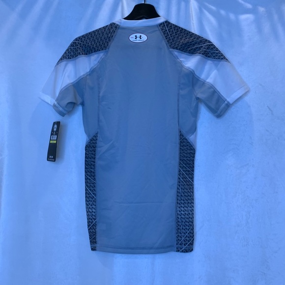 BNWT Men’s Under Armour white/grey/patterned compression Heatgear™️ short sleeve - Picture 3 of 6